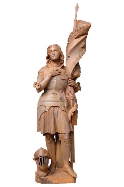 null Statue en fonte de Sainte Jeanne d'Arc. L'héroine française, vêtue de sa cuirasse,...