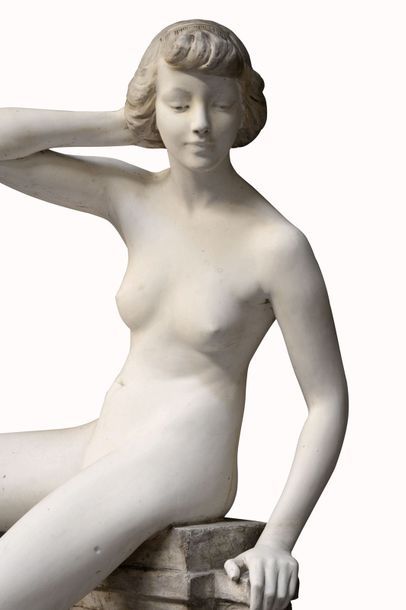 null Statue en plâtre "Femme nue assise sur une balustrade" datée de 1905 de Frédéric...