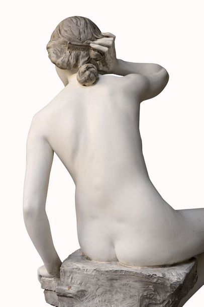 null Statue en plâtre "Femme nue assise sur une balustrade" datée de 1905 de Frédéric...