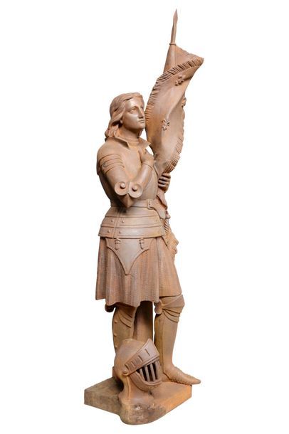 null Statue en fonte de Sainte Jeanne d'Arc. L'héroine française, vêtue de sa cuirasse,...