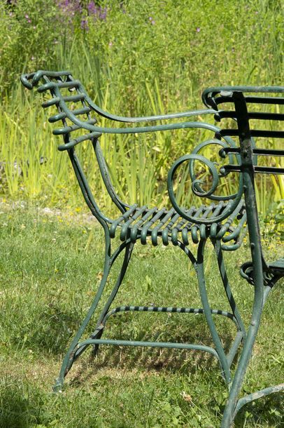 null Salon de jardin en fer et fonte par la manufacture D'Arras Ep. 19e. 4 chaises,...
