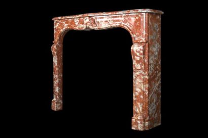  Cheminée en marbre rouge du Languedoc, avec sa dalle foyère. Style Louis XVEp. 19eme....