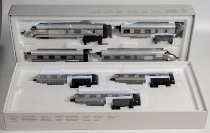 null MARKLIN « HO » : Train de jour articulé, série VT 10.5 « SENATOR » réf. 39100...