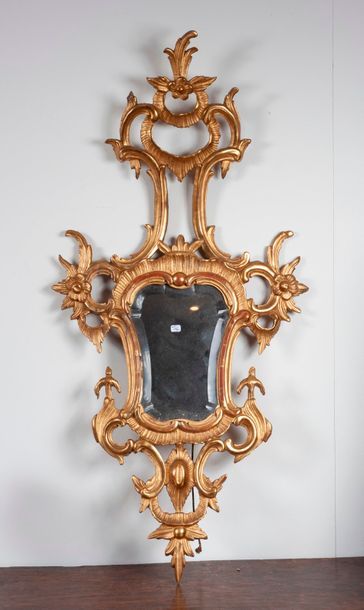 Miroir en bois doré. 
Style Louis XIV. 
Haut....