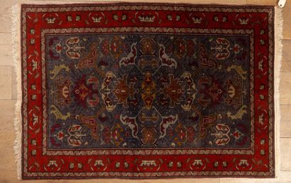 Wool carpet, modern. 
105 x 162 cm