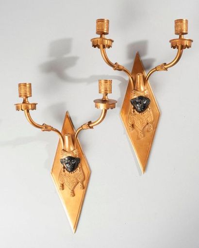  7046-314 Pair of bronze and brass sconces...