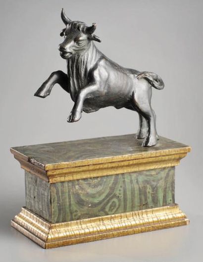 null Taureau cabré en bronze à patine brune. Italie, XVIIe siècle, Haut.: 13 cm -...
