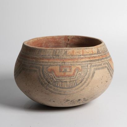 Bowl with divinity decoration - The central...