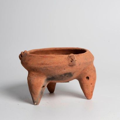 Tripod bowl with bell-shaped feet, decorated...