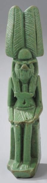 EGYPTE Rare amulette figurant le dieu Ré-Horakhty personnifié en homme à tête de...