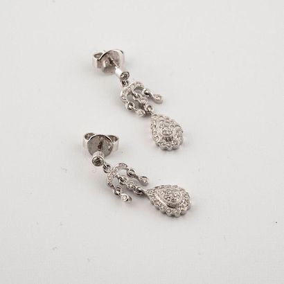 null Pair of articulated earrings in 750°/00 white gold set with round cut diamonds...