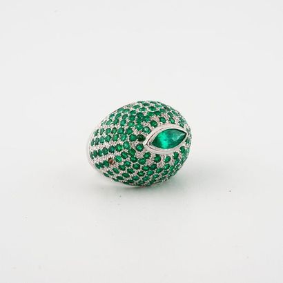 null White gold 750°/00 ball ring set with a shuttle-cut Colombian emerald among...