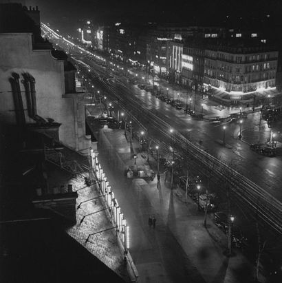Roger SCHALL (1904-1995) The Champs-Élysées, Paris, ca. 1930.

Photograph, silver...
