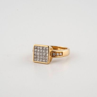 Ring in 18K (750°/00) yellow gold with a...