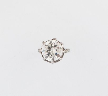 null Platinum ring set with a round half-cut diamond weighing 4.93 cts set with rose...
