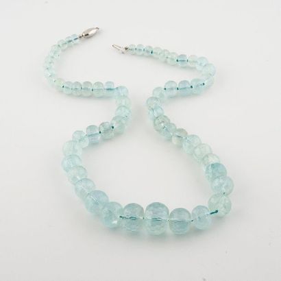 null Falling faceted aquamarine pearl necklace. Length: 51 cm. Olive clasp in white...