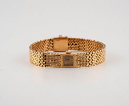 null (label 100) Corum watch. Lady's watch in yellow gold 750°/00. Square dial signed...