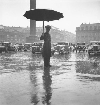 Roger SCHALL (1904-1995) The doorman of the Place Vendôme, Paris, ca. 1930

Photograph,...