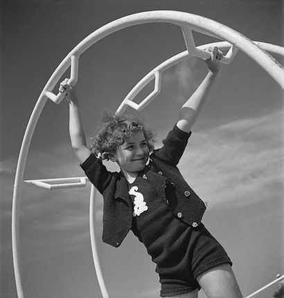 Roger SCHALL (1904-1995) The spinning top, Deauville, ca. 1930.

Photograph, silver...
