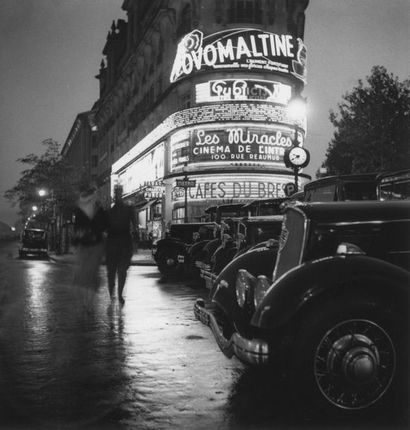 Roger SCHALL (1904-1995) Les Boulevards, Paris, ca. 1930 
Photographie, tirage argentique...
