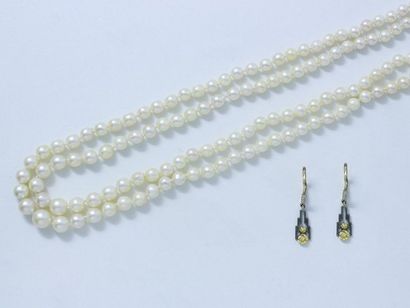 null Collier composé de 2 chutes de perles de culture d'environ 4.3 à 8.5 mm, agrémenté...