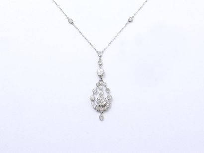 Delicate pendant necklace in platinum 850...