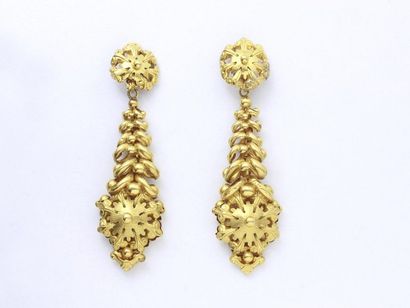 Rare pair of earrings in 750 thousandths...