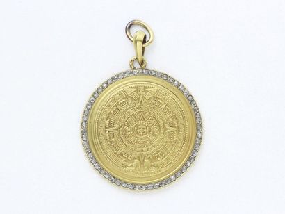 Gold pendant 750 thousandths holding in medallion...