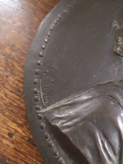 null Henri Chapu (1833-1891)

Médaille en bronze, portrait de Madame Chapu

Susses...