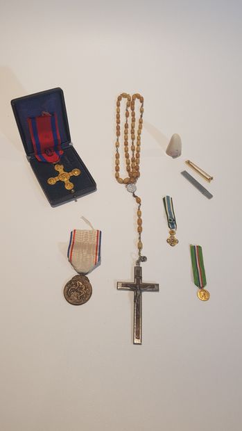 Lot of decorations, rosary and miscellan...