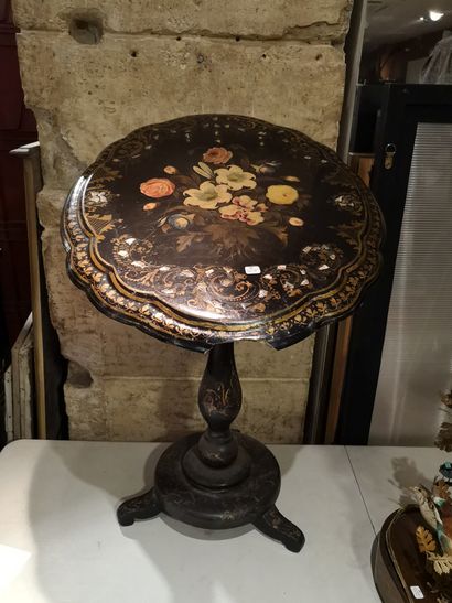 Tripod pedestal table, rocker, black lacquered,...