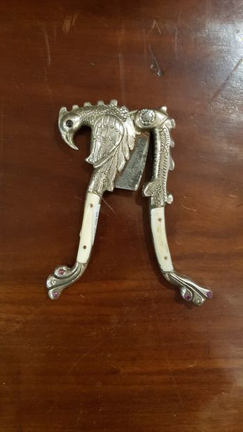 Exceptional Bethel cutter in silver metal...