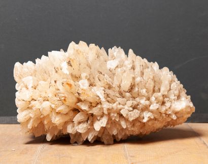 Grand quartz hérisson 
Haut.: 25 cm - Long....