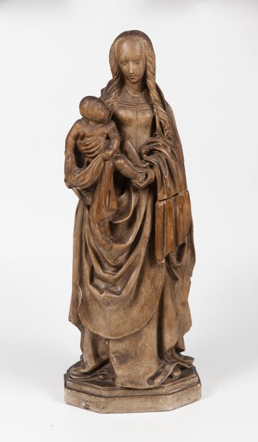 Vierge à l'Enfant en plâtre patiné. 
Reproduction...