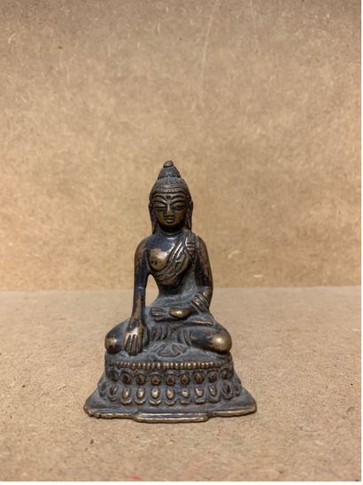 Petit Bouddha en tailleur 
Bronze 
8cm x...