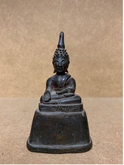 Petit Bouddha en tailleur 
Bronze 
10cm x...