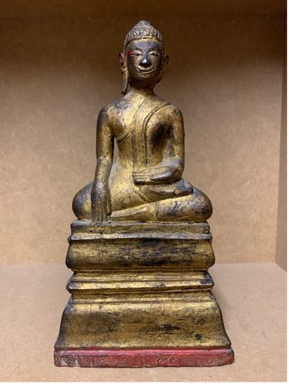 Bouddha en tailleur 
Bois 
26,5cm x 14,5cm...