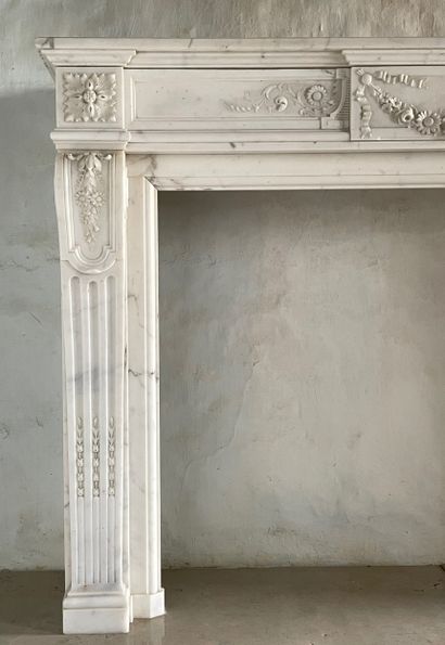  Louis XVI style mantel 
The lintel adorned with a median cartouche decorated with...
