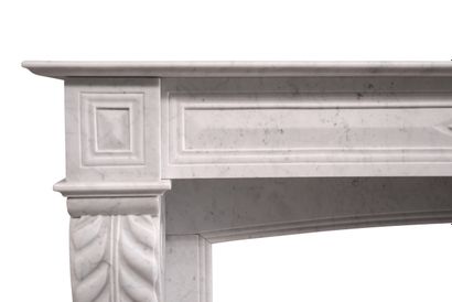  Louis-Philippe mantel 
The right lintel presents a median diamond shaped décor flanked...