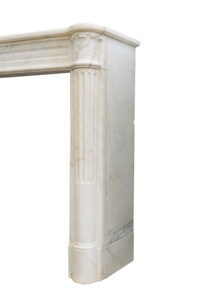  Louis XVI mantel 
Lintel decorated with a median frame resting on fluted and filleted...