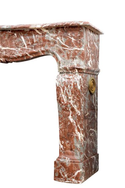  Louis 14 style mantel 
The slightly curved lintel is decorated with a median acanthus...