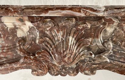  Louis 15 mantel 
Lintel adorned with a stylized shell resting on jambs decorated...