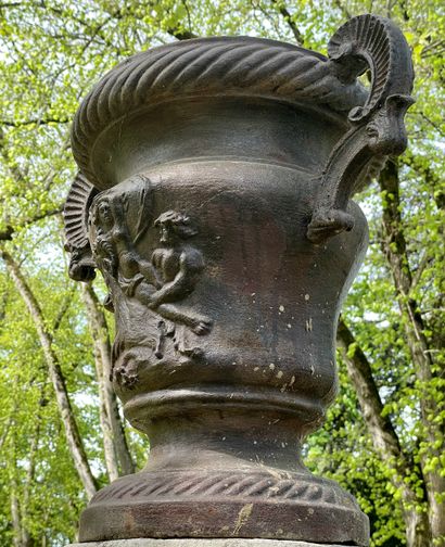  Vase style Renaissance 
Le corps montrant une scène mythologiqueavec et anses à...