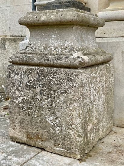  Pair of Louis 14 pedestals 
Cubic base supporting a molded seat. 
Limestone, monolith....