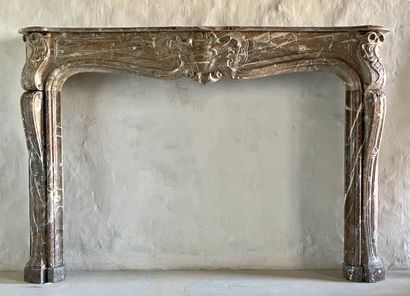 null Louis 15 mantel

Crossbow lintel decorated with rocaille and foliage.

Console...