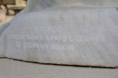 Naïade 
D'après Stephan BUXIN (1909-1996), les mains posées sur le genou droit replié,...