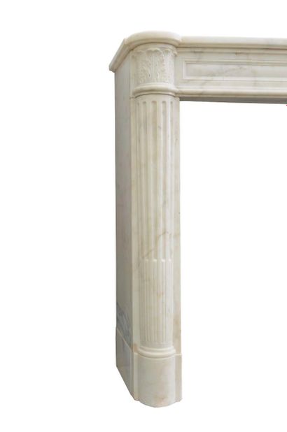  Louis XVI mantel 
Lintel decorated with a median frame resting on fluted and filleted...