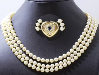 Collier composé de 3 rangs de perles de culture...