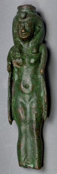 Egypte Statuette représentant la déesse ailée Nephtys (?). H: 17 cm Bronze patiné...