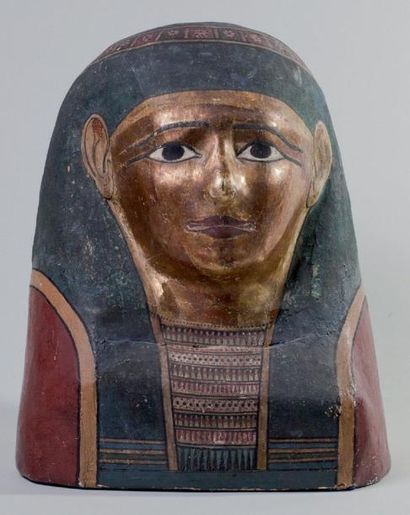 Egypte Haut d'enveloppe de momie, carton de papyrus toilé, stuqué et peint de motifs...